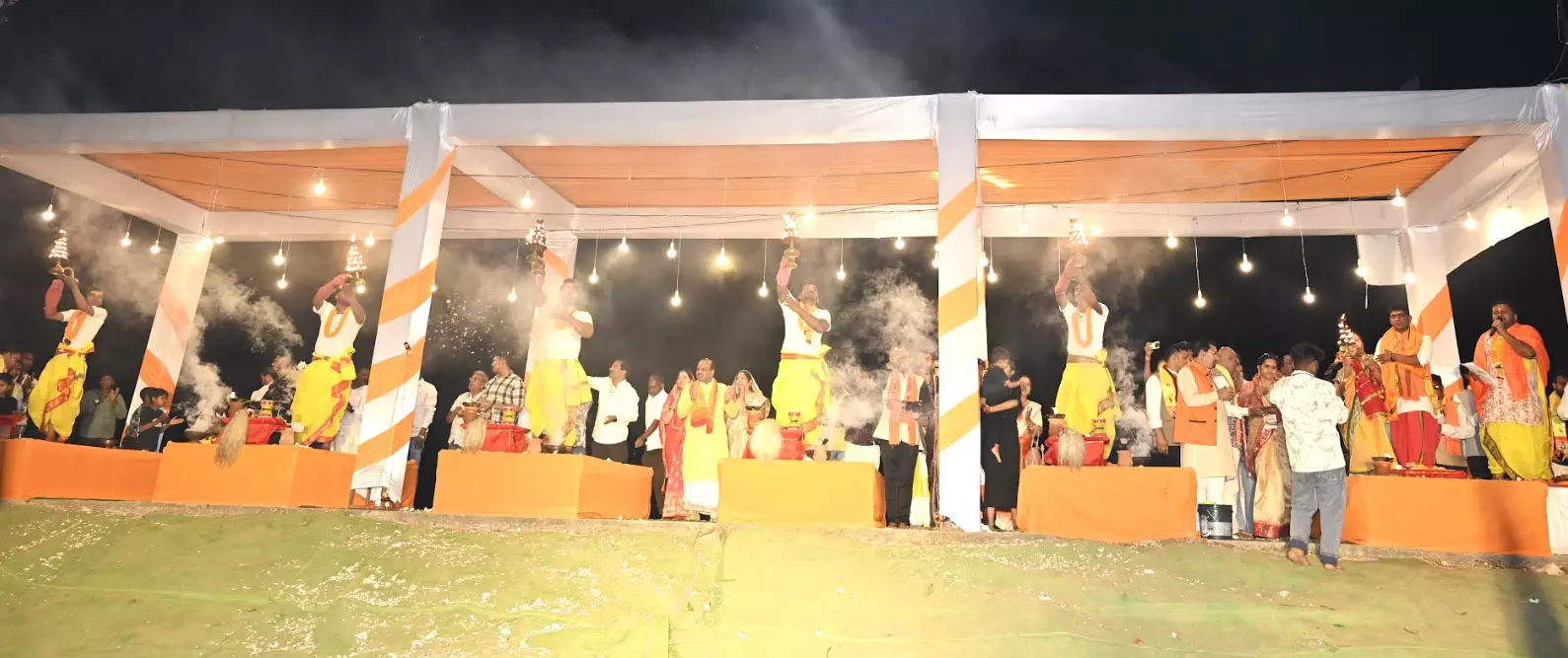 सिरपुर महोत्सव 2026 : महानदी आरती में श्रद्धा, भक्ति और आस्था का अद्भुत संगम सिरपुर महोत्सव 2026 : महानदी आरती में श्रद्धा, भक्ति और आस्था का अद्भुत संगम