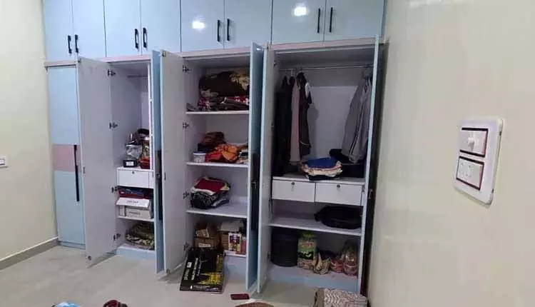 Keonjhar में बदमाशों ने बिजनेसमैन के घर से 6.8 लाख रुपये कैश और 11 लाख रुपये का सोना लूटा Keonjhar में बदमाशों ने बिजनेसमैन के घर से 6.8 लाख रुपये कैश और 11 लाख रुपये का सोना लूटा