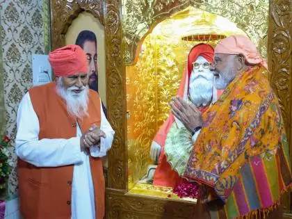 रविदास जयंती पर PM मोदी ने संत निरंजन दास से की मुलाकात रविदास जयंती पर PM मोदी ने संत निरंजन दास से की मुलाकात