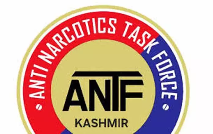 ANTF ने 18 किलो से ज़्यादा अफीम जैसे पदार्थ के साथ ड्रग पेडलर गिरफ्तार ANTF ने 18 किलो से ज़्यादा अफीम जैसे पदार्थ के साथ ड्रग पेडलर गिरफ्तार