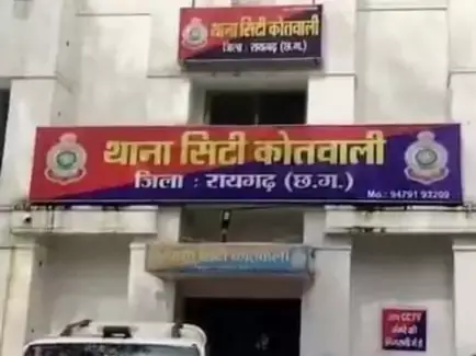 पहिया चोरी, खड़ी कार पर अज्ञात चोर का धावा पहिया चोरी, खड़ी कार पर अज्ञात चोर का धावा