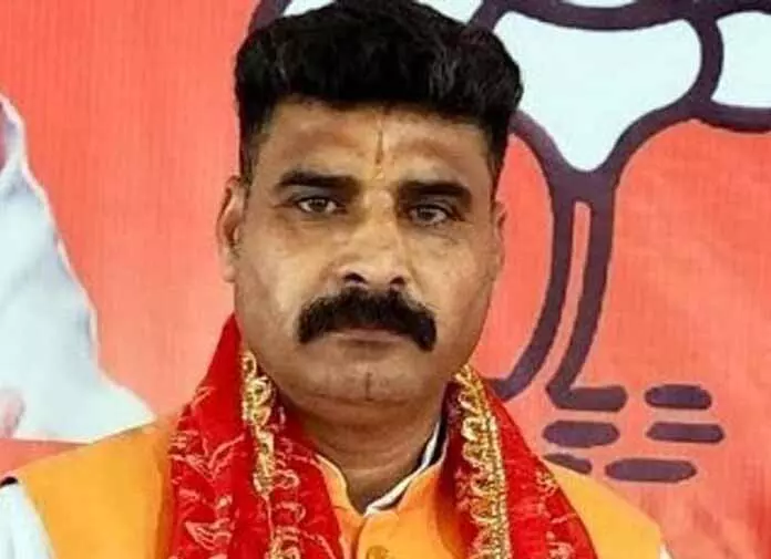 चुने हुए प्रतिनिधियों को दिहाड़ी मजदूरों का दर्द समझना चाहिए: Pawan Khajuria चुने हुए प्रतिनिधियों को दिहाड़ी मजदूरों का दर्द समझना चाहिए: Pawan Khajuria