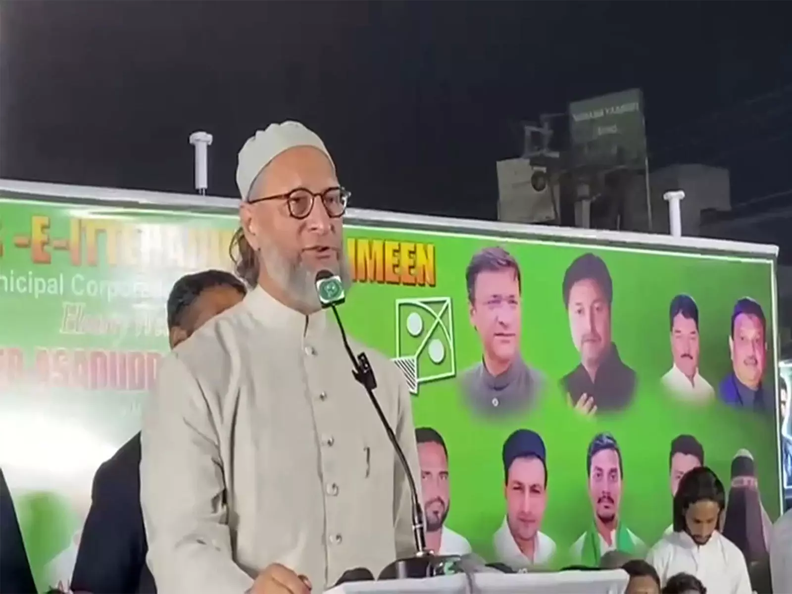 Owaisi ने नालगोंडा के मतदाताओं से आगामी नगर निगम चुनावों में AIMIM को समर्थन देने का आग्रह किया Owaisi ने नालगोंडा के मतदाताओं से आगामी नगर निगम चुनावों में AIMIM को समर्थन देने का आग्रह किया
