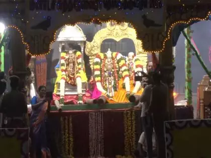 Tamil Nadu: मरियम्मन तेप्पाकुलम में मीनाक्षी-सुंदरेश्वर फ्लोट फेस्टिवल की धूम Tamil Nadu: मरियम्मन तेप्पाकुलम में मीनाक्षी-सुंदरेश्वर फ्लोट फेस्टिवल की धूम