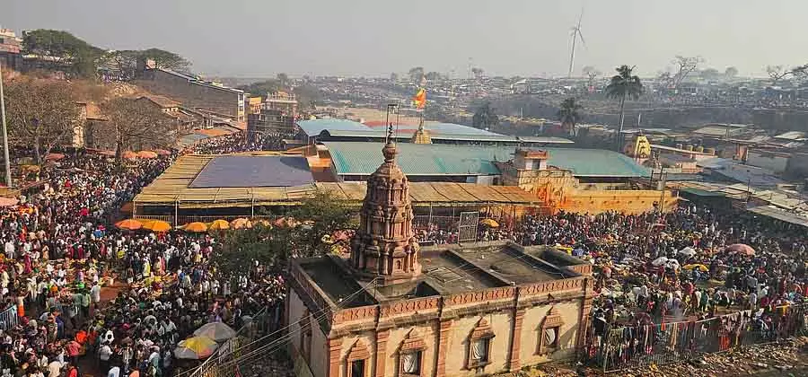 Yellamma की मौजूदगी में पूर्णिमा का उत्सव: भक्तों का जनसैलाब उमड़ पड़ा Yellamma की मौजूदगी में पूर्णिमा का उत्सव: भक्तों का जनसैलाब उमड़ पड़ा