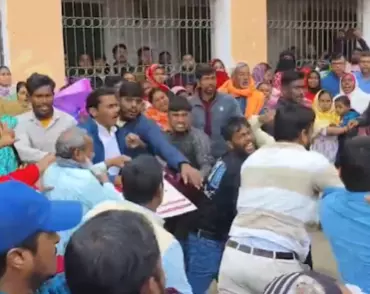मालदा SIR नोटिस से अफरा-तफरी मची, लोग स्कूलों की ओर भागे, मारपीट की भी खबर मालदा SIR नोटिस से अफरा-तफरी मची, लोग स्कूलों की ओर भागे, मारपीट की भी खबर