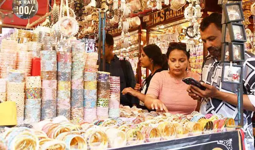 Hyderabad के पुराने शहर के बाजारों में रमजान की खरीदारी जल्दी शुरू Hyderabad के पुराने शहर के बाजारों में रमजान की खरीदारी जल्दी शुरू