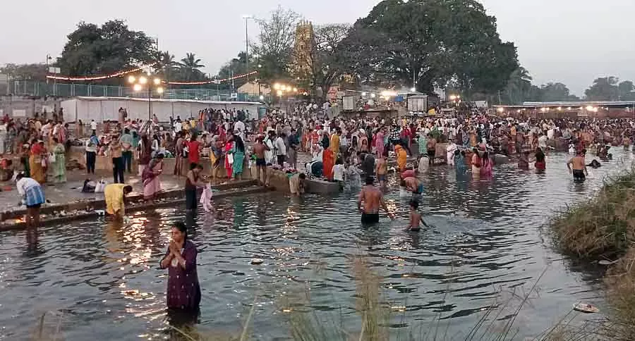 Magha Purnima : श्रद्धालु कावेरी नदी में स्नान करते है Magha Purnima : श्रद्धालु कावेरी नदी में स्नान करते है