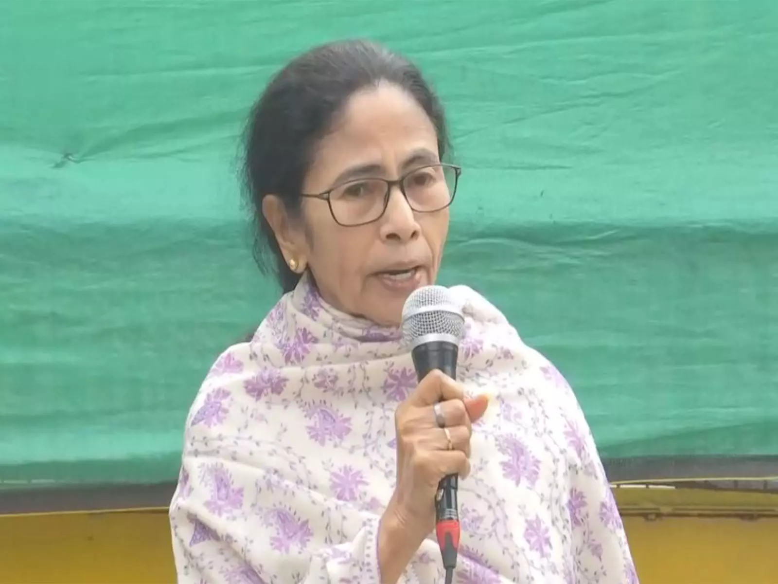 पश्चिम बंगाल में एसआईआर मुद्दे पर CM ममता बनर्जी मुख्य चुनाव आयुक्त ज्ञानेश कुमार से मुलाकात करेंगी पश्चिम बंगाल में एसआईआर मुद्दे पर CM ममता बनर्जी मुख्य चुनाव आयुक्त ज्ञानेश कुमार से मुलाकात करेंगी