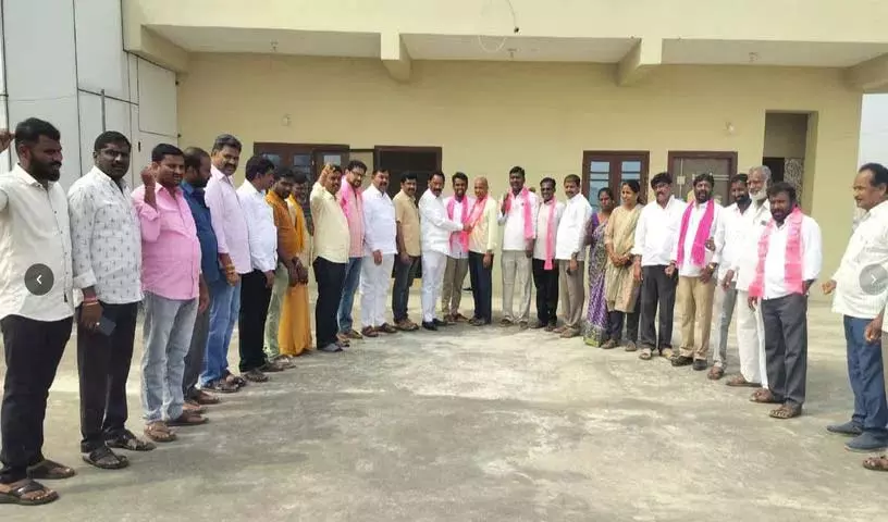 चंदूर कांग्रेस नेता BRS पार्टी में शामिल हुए चंदूर कांग्रेस नेता BRS पार्टी में शामिल हुए