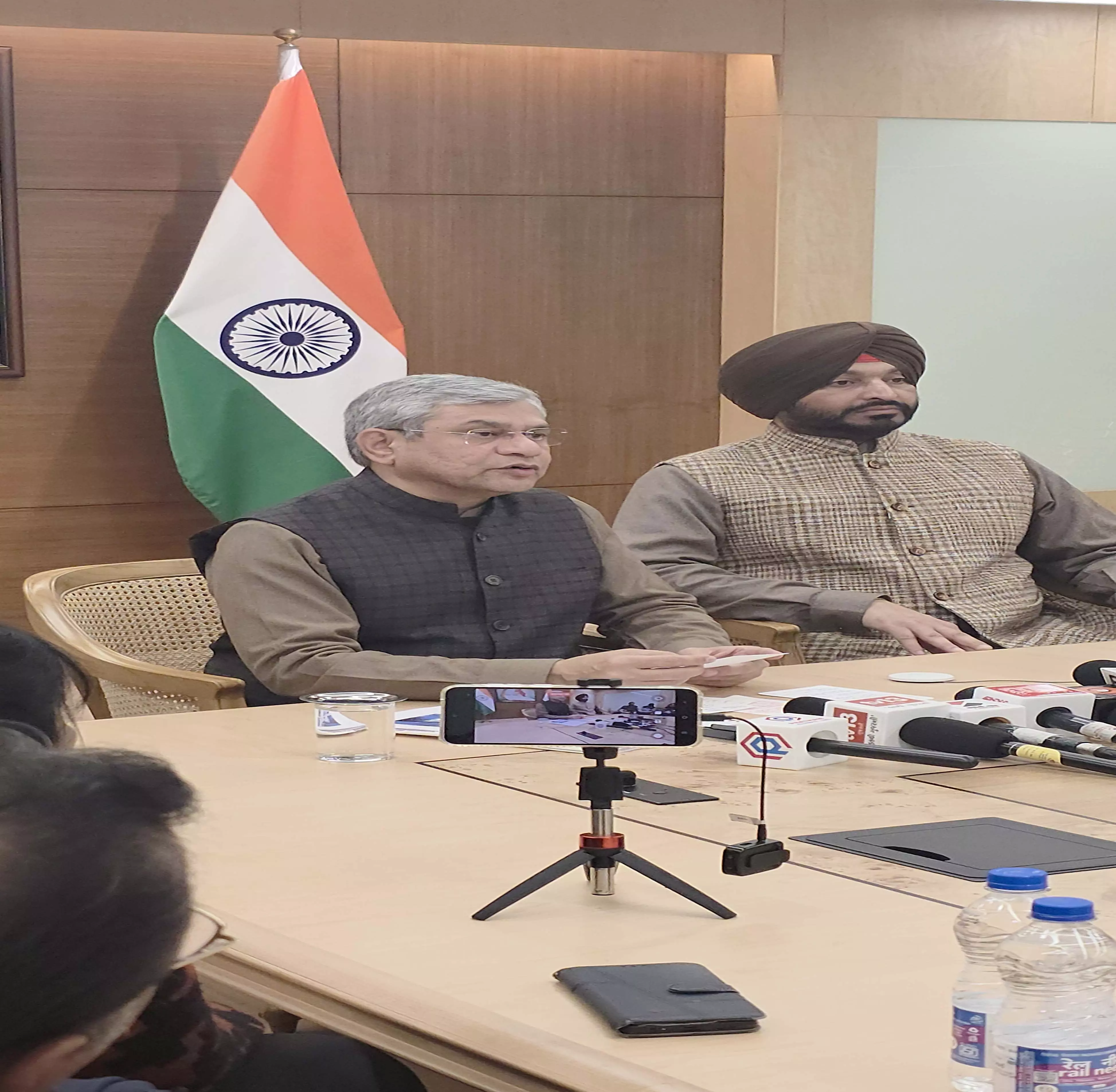 Railway Budget 2026: केंद्रीय रेलमंत्री अश्विनी वैष्णव ने ली प्रेसवार्ता Railway Budget 2026: केंद्रीय रेलमंत्री अश्विनी वैष्णव ने ली प्रेसवार्ता