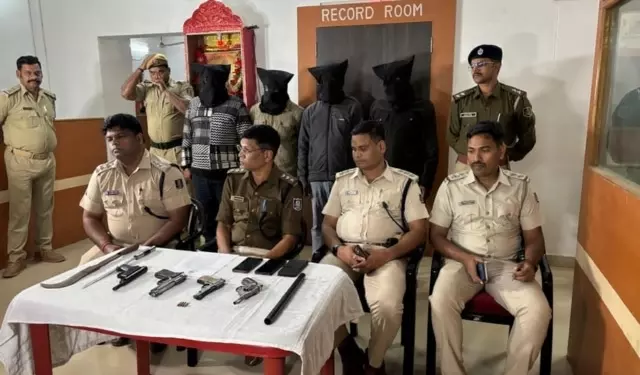 Rourkela पुलिस ने अवैध हथियार रैकेट का पर्दाफाश किया Rourkela पुलिस ने अवैध हथियार रैकेट का पर्दाफाश किया