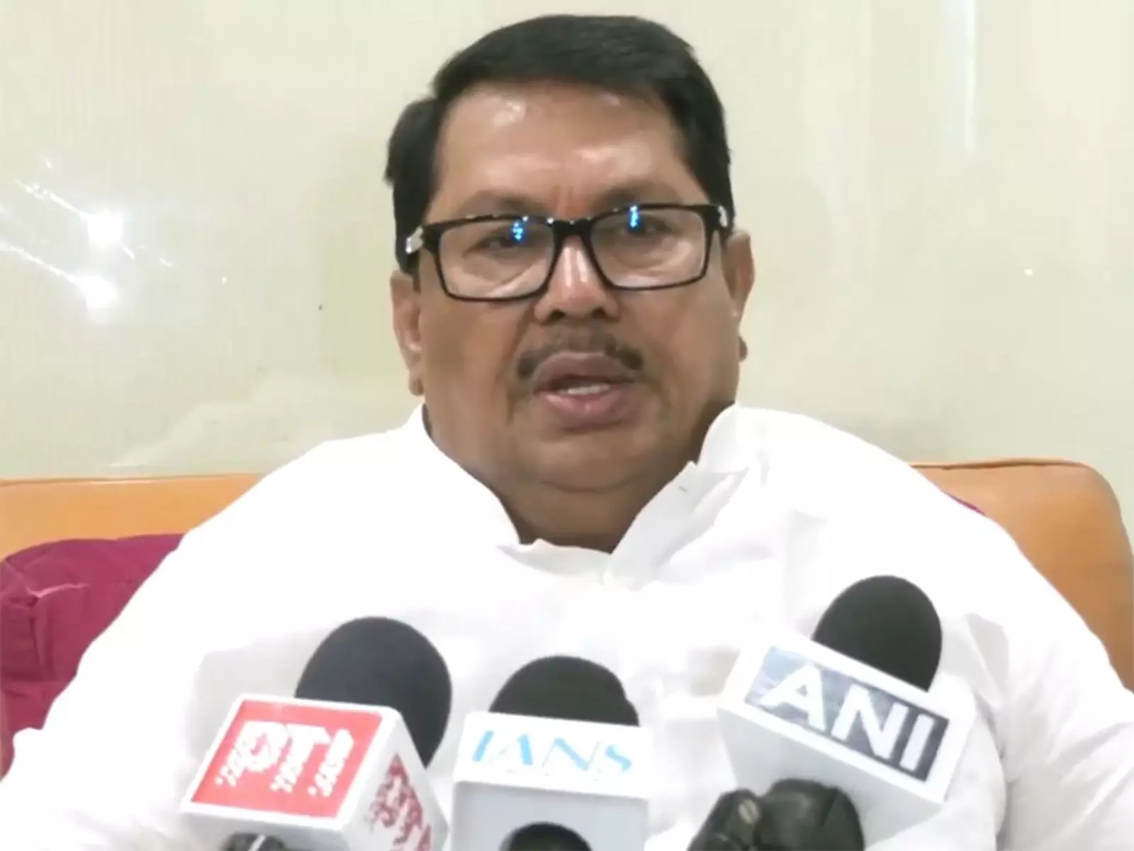 Vijay Wadettiwar: अजित पवार की विमान दुर्घटना में गड़बड़ी की आशंका Vijay Wadettiwar: अजित पवार की विमान दुर्घटना में गड़बड़ी की आशंका