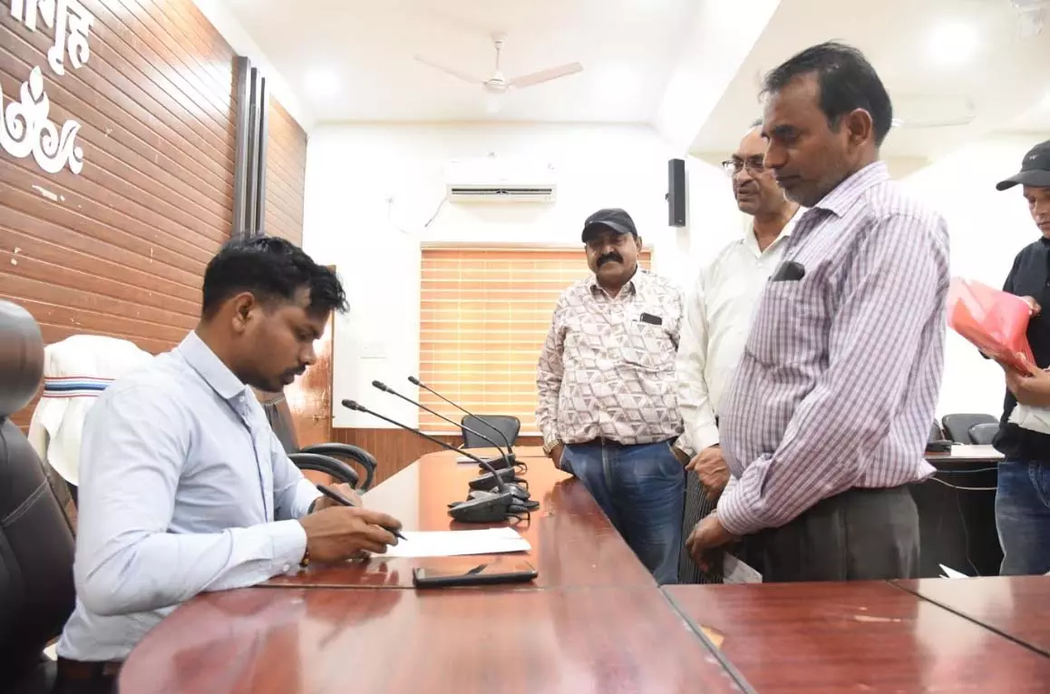 जनदर्शन में गूंजी जनता की आवाज, जर्जर नहर पुल से मोरिदवासी परेशान जनदर्शन में गूंजी जनता की आवाज, जर्जर नहर पुल से मोरिदवासी परेशान