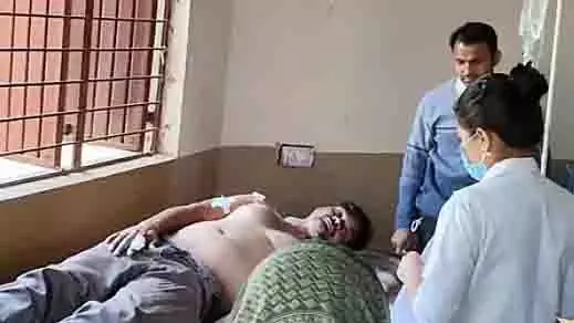 Madhya Pradesh: बाघ में व्यापारी पर हमला, 80 हज़ार रुपये लूटे गए Madhya Pradesh: बाघ में व्यापारी पर हमला, 80 हज़ार रुपये लूटे गए
