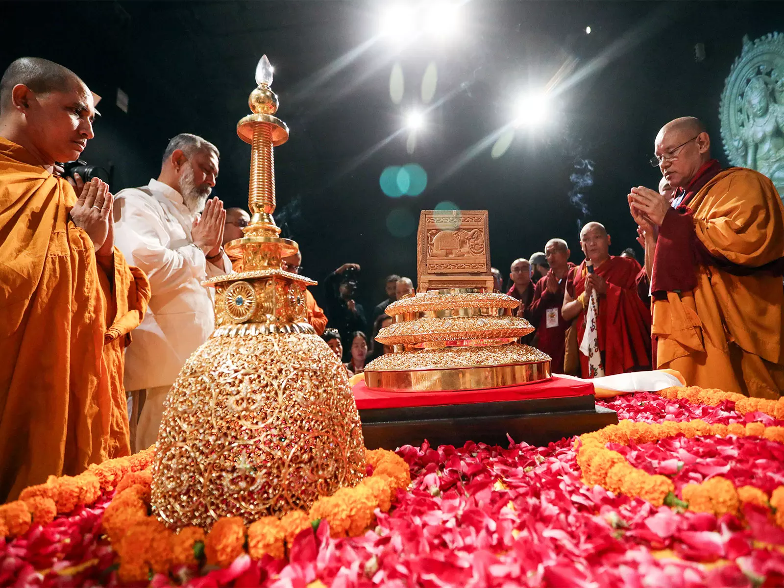 Lord Buddha के अवशेषों को एक अंतरराष्ट्रीय प्रदर्शनी के लिए श्रीलंका ले जाया जाएगा Lord Buddha के अवशेषों को एक अंतरराष्ट्रीय प्रदर्शनी के लिए श्रीलंका ले जाया जाएगा