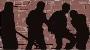Narnail: 55 वर्षीय शख्स की पीट-पीटकर हत्या, इलाके में सनसनी Narnail: 55 वर्षीय शख्स की पीट-पीटकर हत्या, इलाके में सनसनी