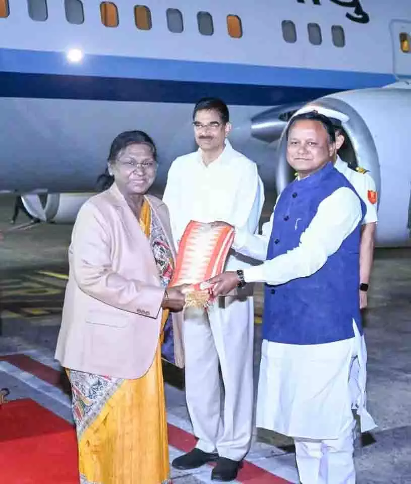 राष्ट्रपति द्रौपदी मुर्मू छह दिवसीय दौरे पर Odisha पहुंचीं राष्ट्रपति द्रौपदी मुर्मू छह दिवसीय दौरे पर Odisha पहुंचीं