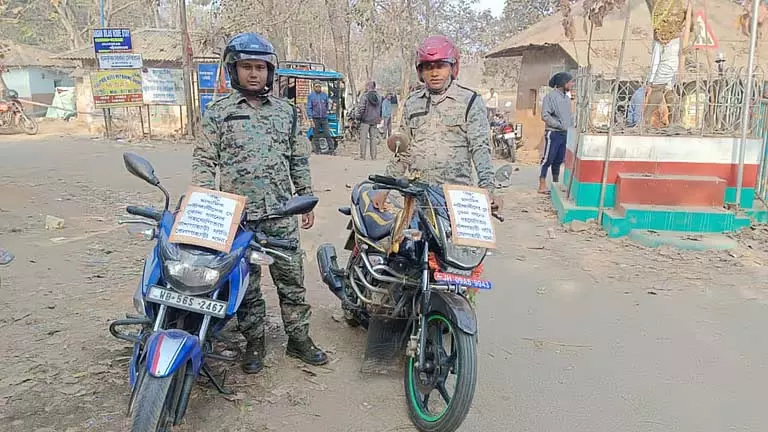 पुलिस की Bike Service से सेकेंडरी स्कूल के छात्रों को परेशानी हो रही पुलिस की Bike Service से सेकेंडरी स्कूल के छात्रों को परेशानी हो रही