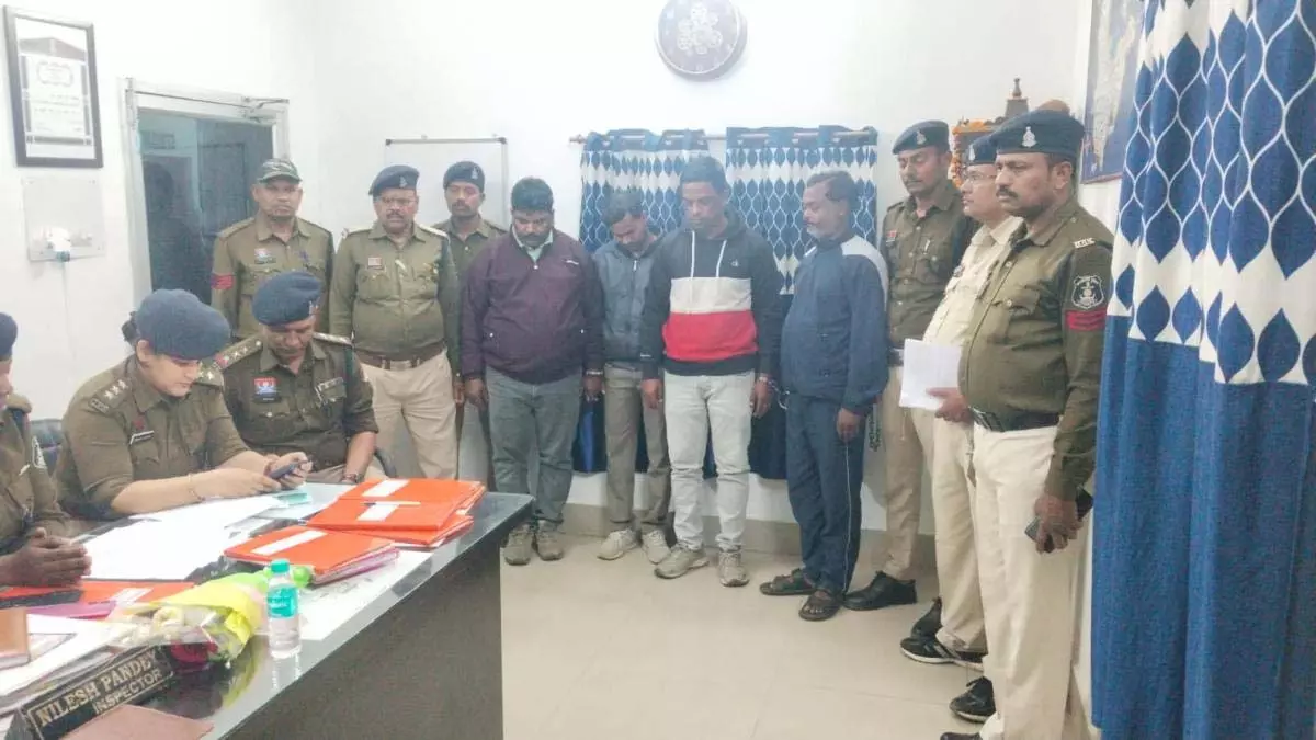 बिलासपुर हाइवे लूट केस सुलझा, 4 आरोपी गिरफ्तार बिलासपुर हाइवे लूट केस सुलझा, 4 आरोपी गिरफ्तार
