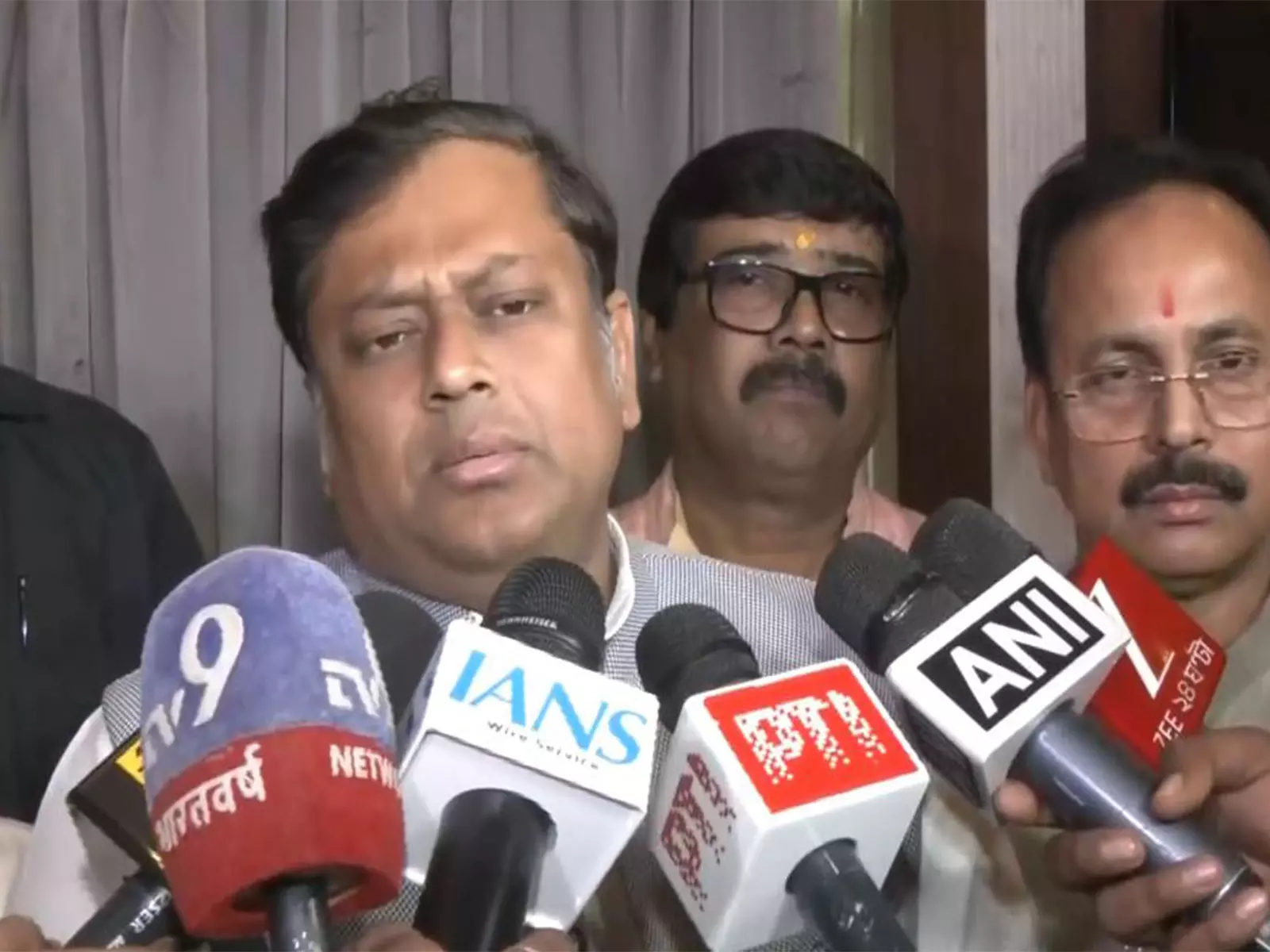 पश्चिम बंगाल विधानसभा चुनाव से पहले BJP सांसद कल दिल्ली में करेंगे रणनीति बैठक पश्चिम बंगाल विधानसभा चुनाव से पहले BJP सांसद कल दिल्ली में करेंगे रणनीति बैठक
