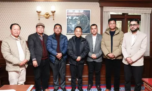 Sikkim : विपक्षी पार्टी के नेता एसकेएम में शामिल होते रहे Sikkim : विपक्षी पार्टी के नेता एसकेएम में शामिल होते रहे