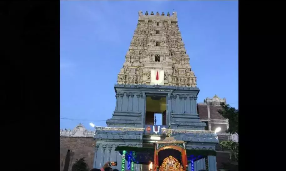 Andhra: सिम्हाचलम में भक्त अन्नप्रसादम योजना में योगदान दे रहे हैं Andhra: सिम्हाचलम में भक्त अन्नप्रसादम योजना में योगदान दे रहे हैं