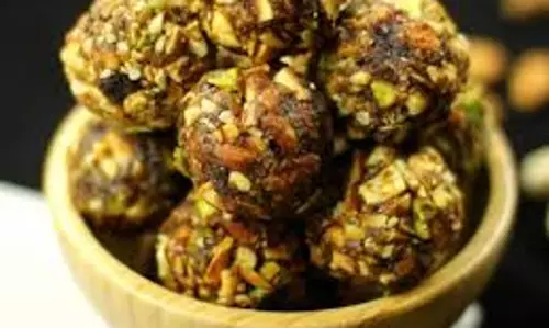 Dry Fruits Laddu Recipe: रोज ड्राई फ्रूट्स खाना भूल जाते हैं तो बनाकर रख लें ये लड्डू Dry Fruits Laddu Recipe: रोज ड्राई फ्रूट्स खाना भूल जाते हैं तो बनाकर रख लें ये लड्डू