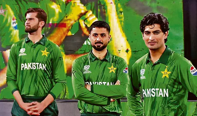 ICC: गावस्कर, हरभजन ने पाकिस्तान के भारत के साथ खेलने से इनकार करने की आलोचना ICC: गावस्कर, हरभजन ने पाकिस्तान के भारत के साथ खेलने से इनकार करने की आलोचना