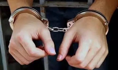 Uttarakhand: स्मैक के साथ महिला गिरफ्तार, दबिश के दौरान पुलिस पर पथराव Uttarakhand: स्मैक के साथ महिला गिरफ्तार, दबिश के दौरान पुलिस पर पथराव