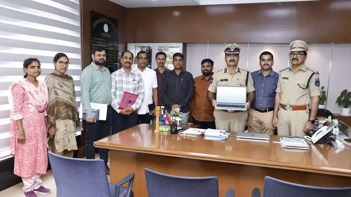 साइबराबाद पुलिस ई-ऑफिस सिस्टम के लॉन्च के साथ पेपरलेस हो गई साइबराबाद पुलिस ई-ऑफिस सिस्टम के लॉन्च के साथ पेपरलेस हो गई