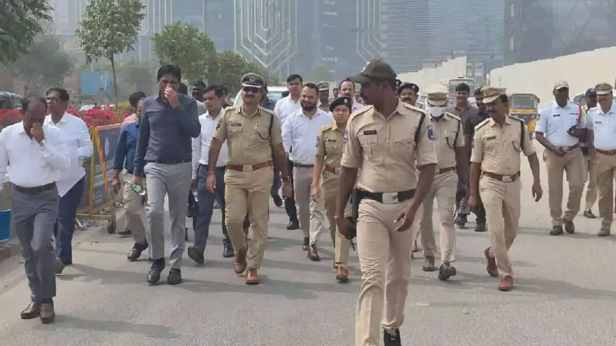 साइबराबाद पुलिस चीफ ने रायदुर्गम से टी-हब तक प्रस्तावित स्काईवॉक का निरीक्षण किया