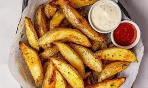 Crispy Garlic Cheese Potatoes : घर पर बनाएं रेस्टोरेंट जैसे कुरकुरे गार्लिक चीज़ आलू