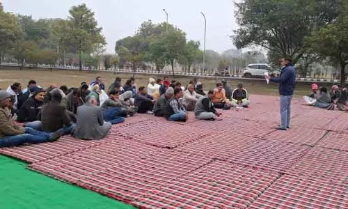 Sonepat टेक्निकल यूनिवर्सिटी में नॉन-टीचिंग स्टाफ ने धरना दिया Sonepat टेक्निकल यूनिवर्सिटी में नॉन-टीचिंग स्टाफ ने धरना दिया