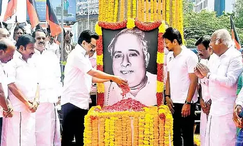 चाहे कितने भी साल बीत जाएं, तमिलनाडु पर अन्ना का ही राज रहेगा - CM चाहे कितने भी साल बीत जाएं, तमिलनाडु पर अन्ना का ही राज रहेगा - CM