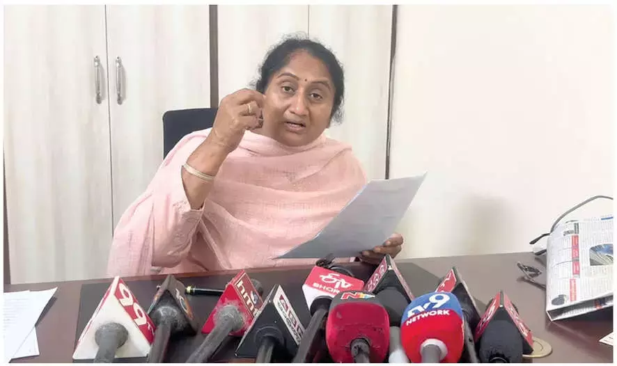 CM नायडू की कोशिशों से आंध्र प्रदेश को बजट में फायदा हुआ: मंत्री CM नायडू की कोशिशों से आंध्र प्रदेश को बजट में फायदा हुआ: मंत्री