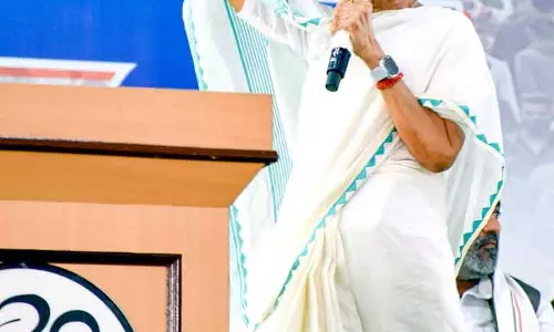 Delhi Police said प्रोटोकॉल के मुताबिक ममता को Z+ सुरक्षा दी गई Delhi Police said प्रोटोकॉल के मुताबिक ममता को Z+ सुरक्षा दी गई