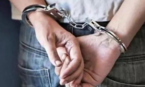 Indore : कोलार में हिस्ट्री शीटर पर सनसनीखेज हमले के आरोप में 2 लोग गिरफ्तार Indore : कोलार में हिस्ट्री शीटर पर सनसनीखेज हमले के आरोप में 2 लोग गिरफ्तार