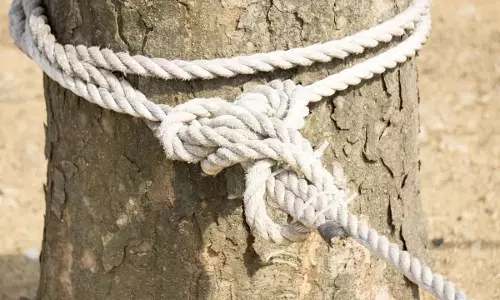 Odisha : लड़की को किडनैप के बाद जंगल में फेंक दिया गया, परिवार ने रेप का आरोप लगाया