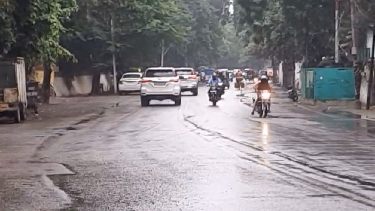 Lucknow: अचानक बदले मौसम से लोग हैरान Lucknow: अचानक बदले मौसम से लोग हैरान