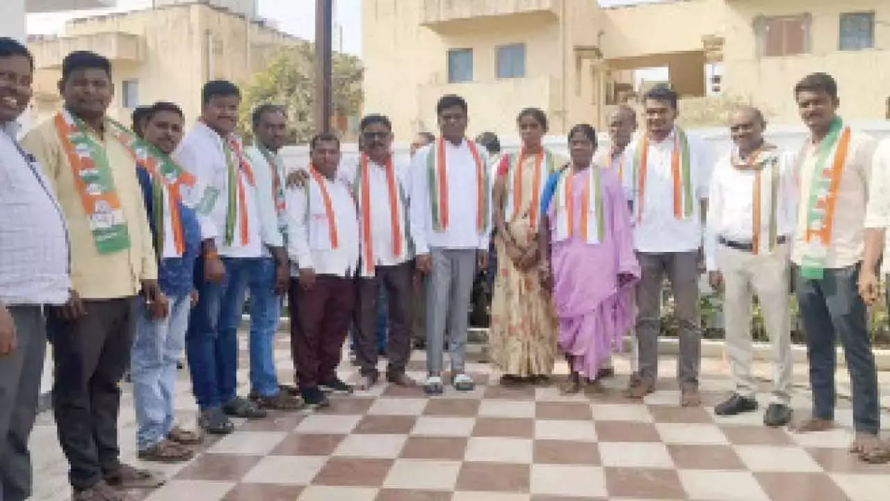 Telangana: नगरपालिका चुनावों से पहले दलबदल से कांग्रेस को फायदा हुआ है Telangana: नगरपालिका चुनावों से पहले दलबदल से कांग्रेस को फायदा हुआ है