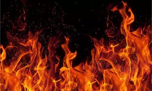 Jammu Kashmir: सरकारी गर्ल्स हायर सेकेंडरी स्कूल में लगी भीषण आग, हड़कंप