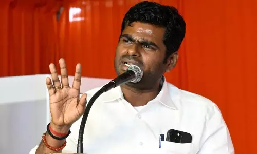 Annamalai ने पारिवारिक कारणों से चुनावी जिम्मेदारियों से दूरी बनाई Annamalai ने पारिवारिक कारणों से चुनावी जिम्मेदारियों से दूरी बनाई
