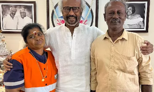 Rajinikanth ने ईमानदार सफाई कर्मचारी पद्मा को सोने की चेन देकर सम्मानित किया