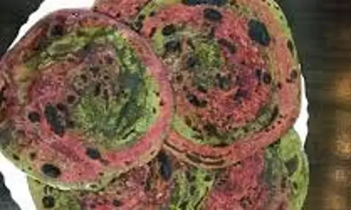 Palak Beetroot Puri: सुबह की भागदौड़ में नाश्ते में तैयार करें टेस्टी पालक बीटरूट पूरी Palak Beetroot Puri: सुबह की भागदौड़ में नाश्ते में तैयार करें टेस्टी पालक बीटरूट पूरी