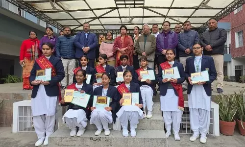school ने कल्पना चावला को श्रद्धांजलि दी, 10 होनहार छात्राओं को सम्मानित किया school ने कल्पना चावला को श्रद्धांजलि दी, 10 होनहार छात्राओं को सम्मानित किया
