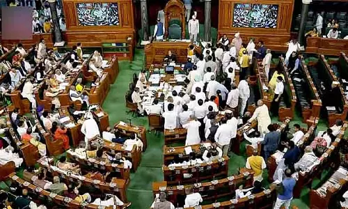 Delhi : विपक्ष के हंगामे के बाद स्पीकर ओम बिरला ने दोपहर 2 बजे लोकसभा स्थगित कर दी Delhi : विपक्ष के हंगामे के बाद स्पीकर ओम बिरला ने दोपहर 2 बजे लोकसभा स्थगित कर दी