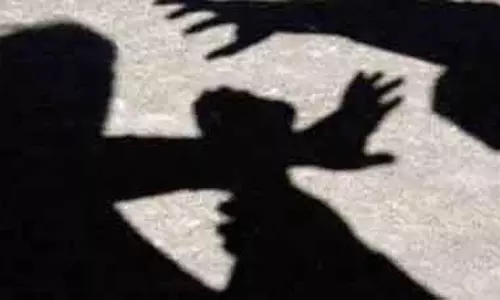 Dhenkanal किसान ने धान मंडी सचिव पर मारपीट का आरोप लगाया Dhenkanal किसान ने धान मंडी सचिव पर मारपीट का आरोप लगाया
