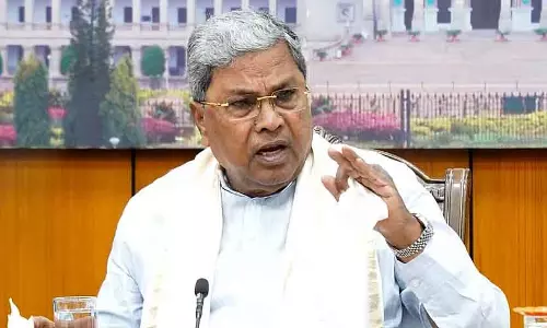 हम गवर्नर के खिलाफ नहीं हैं, हम केंद्र सरकार के खिलाफ हैं: Siddaramaiah हम गवर्नर के खिलाफ नहीं हैं, हम केंद्र सरकार के खिलाफ हैं: Siddaramaiah