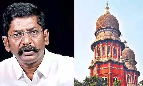 मेडिकल रिपोर्ट के बाद मद्रास HC ने सवुक्कू शंकर की जमानत याचिका पर सुनवाई स्थगित कर दी मेडिकल रिपोर्ट के बाद मद्रास HC ने सवुक्कू शंकर की जमानत याचिका पर सुनवाई स्थगित कर दी